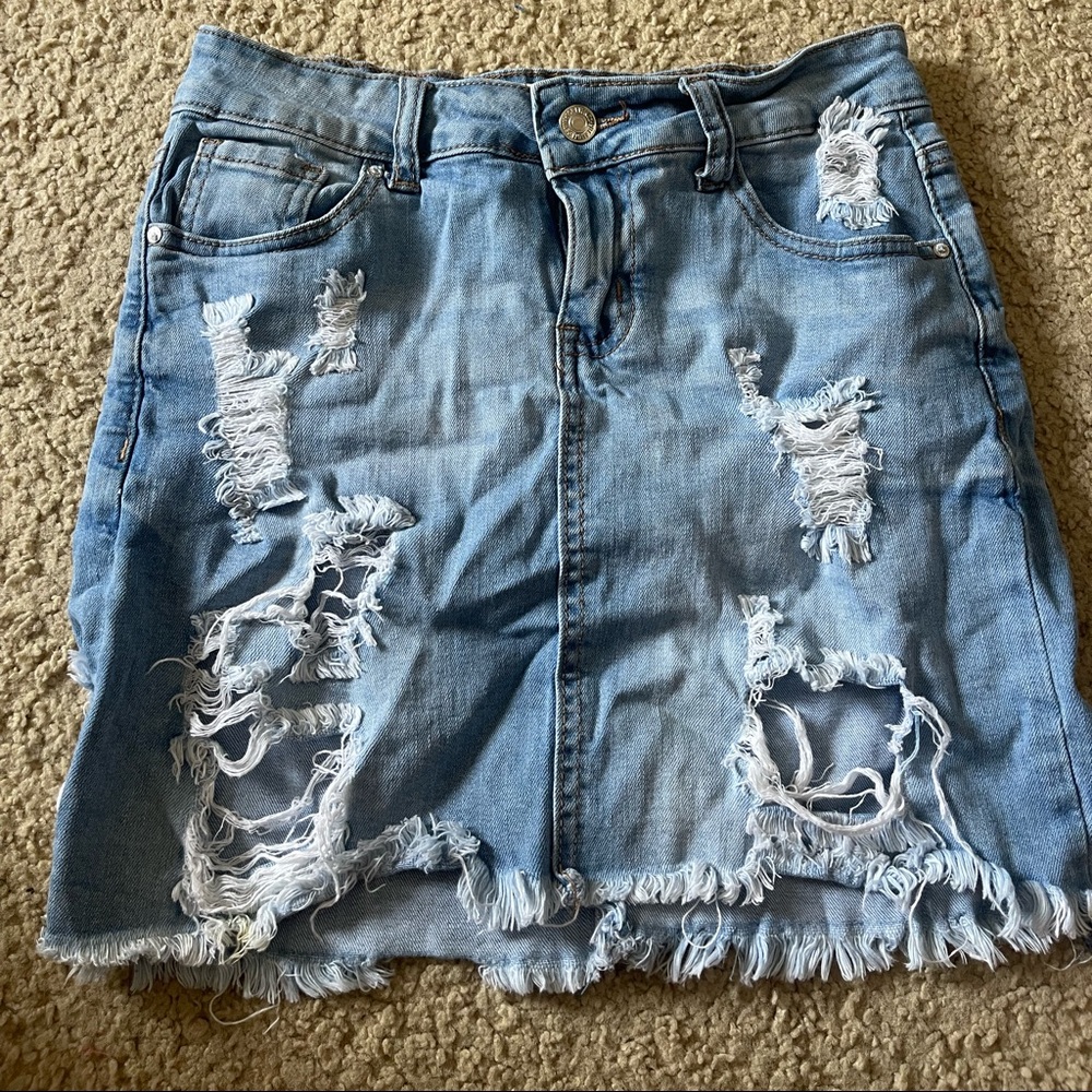 Forever 21 distressed jean skirt size 26